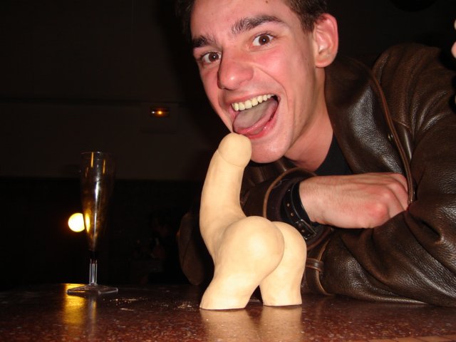 renosculpturelove.jpg